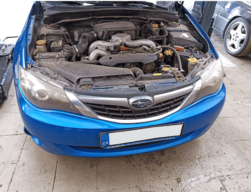 Před leštěním světlometů.